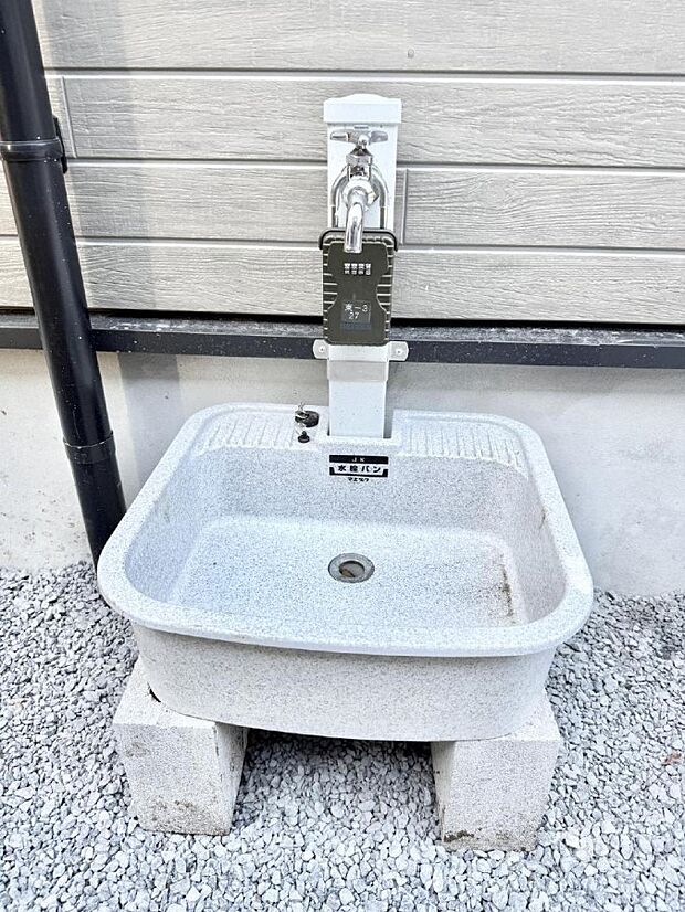 ■ガーデニングや洗車などの際に大活躍な屋外立水栓