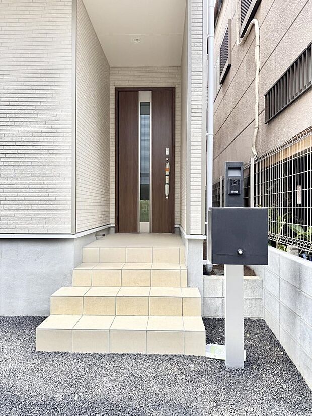 ■ 家族とゲストをやさしく迎える、心温まる玄関