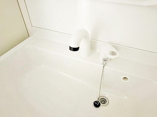 ■細かい部分まで洗いやすく便利なハンドシャワー付き