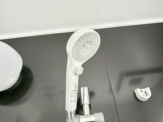 ■わざわざシャワー水栓のレバーまで手を伸ばす必要がなく、簡単に止水できる