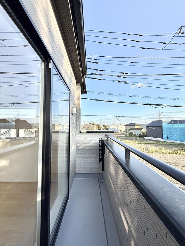 ■ 自然を身近に感じる、開放的なバルコニー