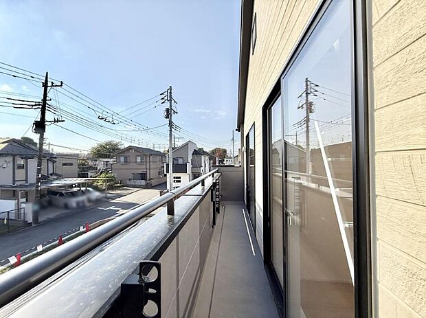 ■ 心地よい風と光を感じる、くつろぎのバルコニー