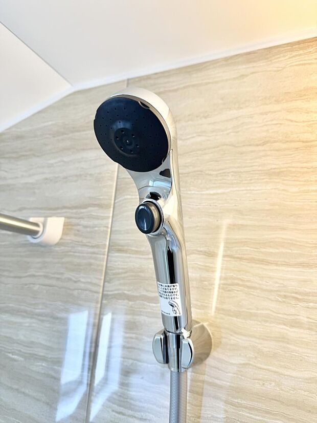 ■手元で簡単に止水できるため、水の無駄遣いを減らすことができます。