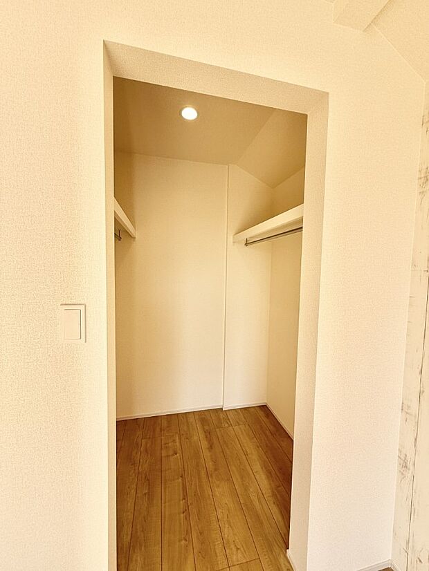 ■WIC付きで衣類も荷物もまとめて収納できる便利な空間です