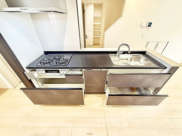 ■シンプルで機能的、毎日使いやすいキッチン