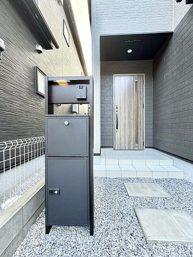 ■ シンプルで美しく、住まいの第一印象を彩る玄関です