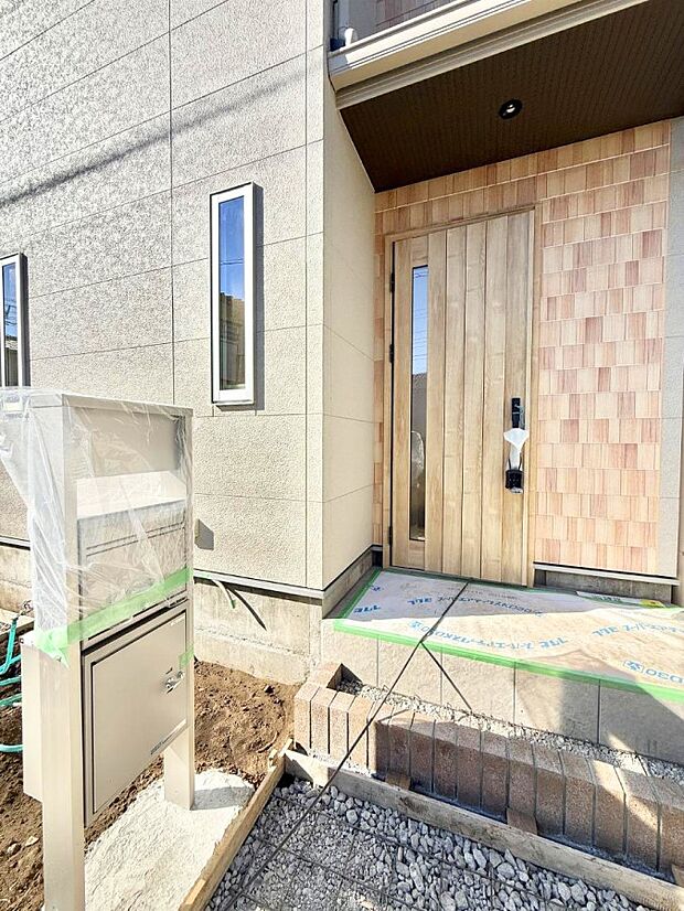 ■ シンプルで美しく、住まいの第一印象を彩る玄関です