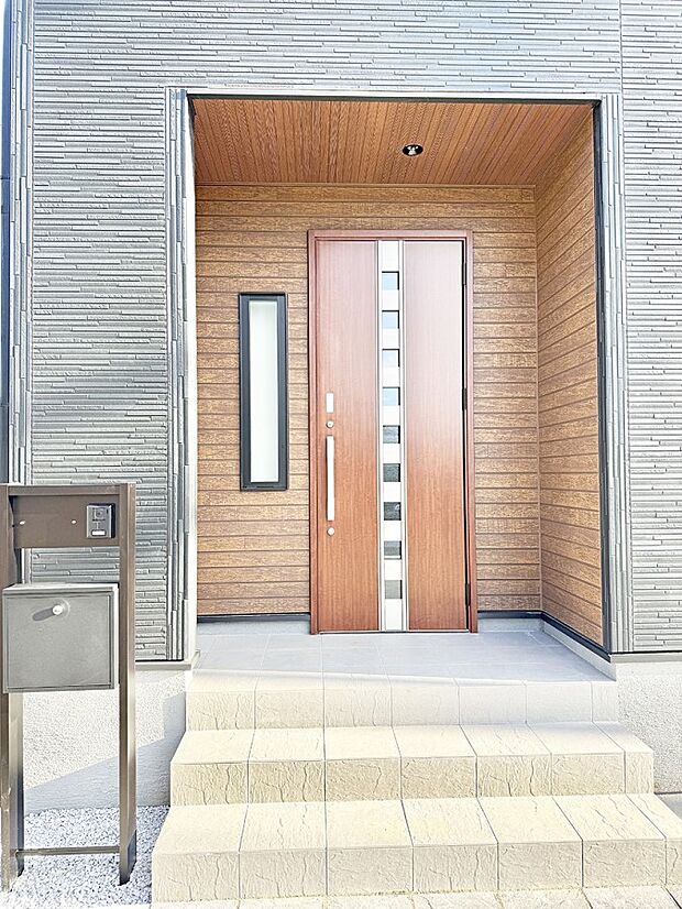 ■ 心地よい暮らしへとつながる、温かい玄関