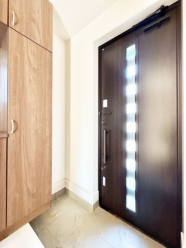 ■ 毎日を気持ちよく迎える、明るく温もりのある玄関