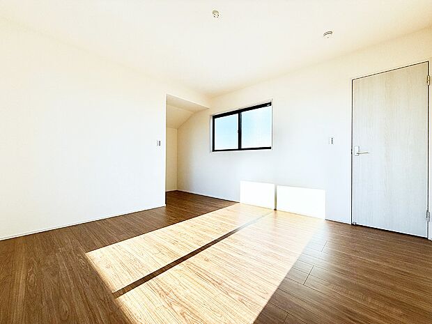 ■シンプルな空間で、収納付きベッドやデスクなど、多機能な家具を活用しやすいです