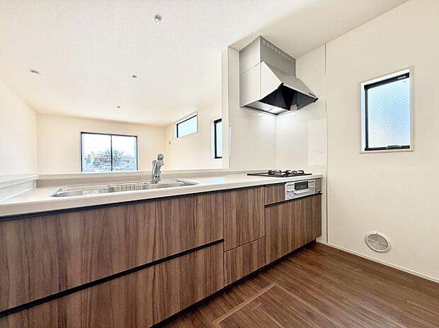 ■シンプルで機能的、毎日使いやすいキッチン