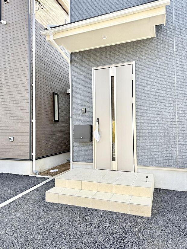 ■ 心地よい暮らしへとつながる、温かい玄関