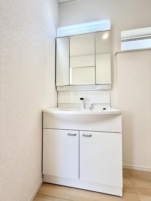 ■明るい洗面所は毎朝の歯磨きも楽しくできちゃいそうです♪