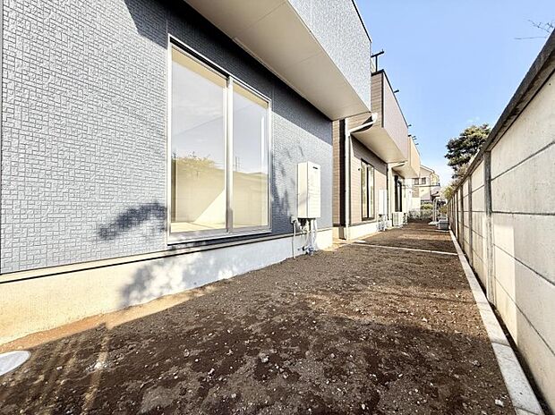 ■敷地内にゆとりある緑のスペースがあり、穏やかな雰囲気です