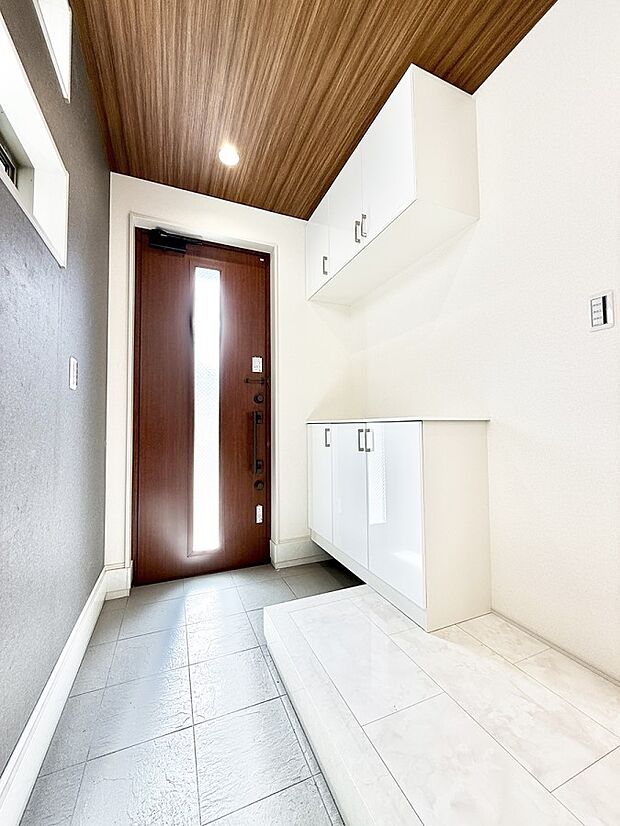 ■ 毎日を気持ちよく迎える、明るく温もりのある玄関