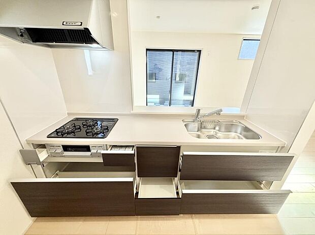 ■シンプルで機能的、毎日使いやすいキッチン
