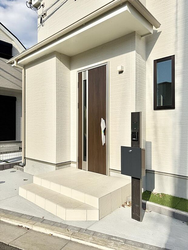 ■ 心地よい暮らしへとつながる、温かい玄関