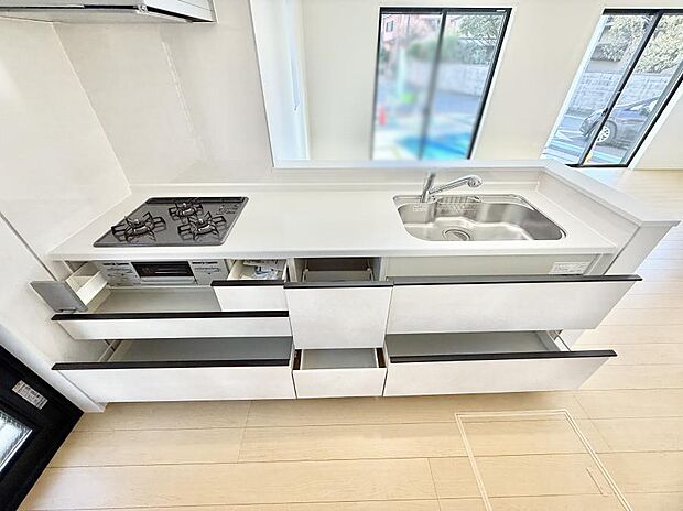 ■シンプルで機能的、毎日使いやすいキッチン