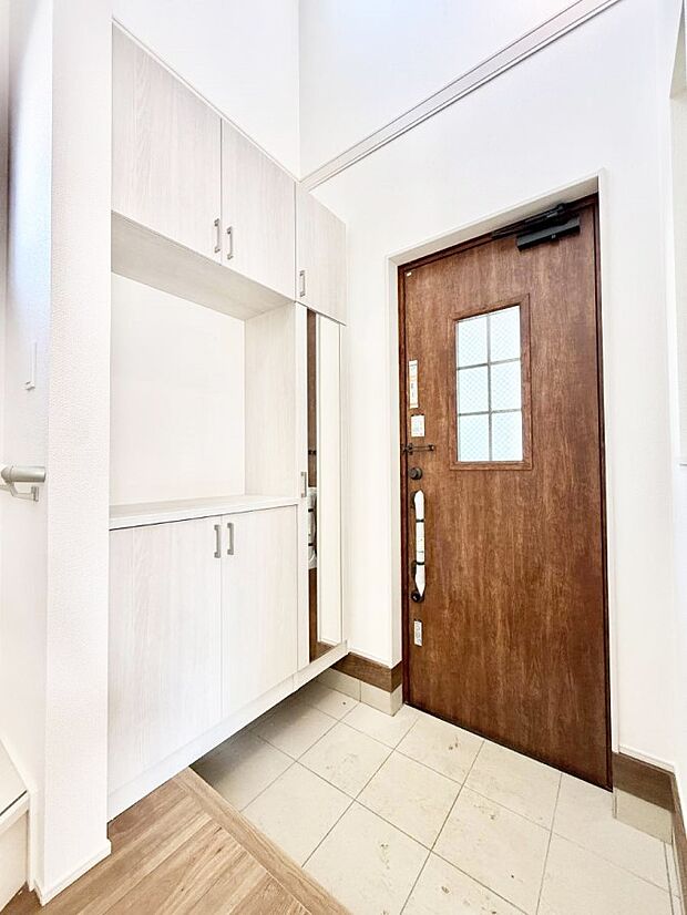 ■ 毎日を気持ちよく迎える、明るく温もりのある玄関