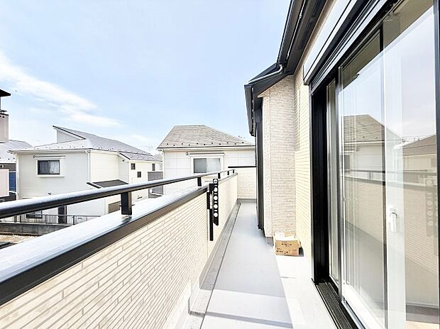 ■ 自然を身近に感じる、開放的なバルコニー