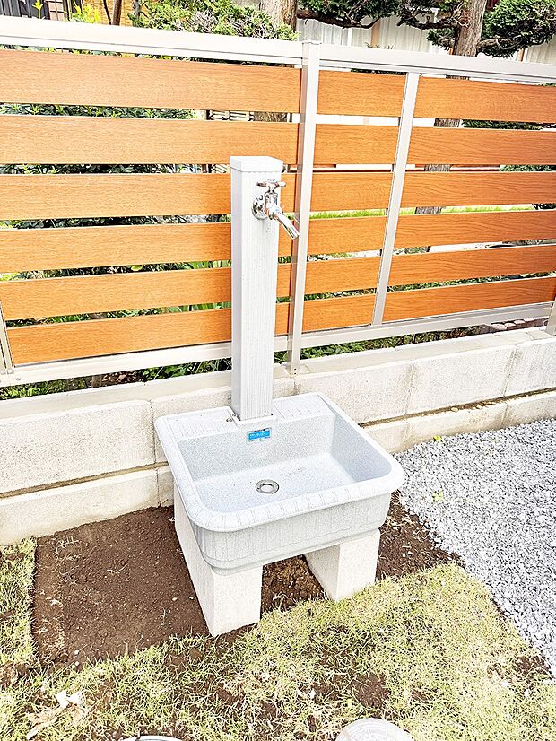 ■ガーデニングや洗車などの際に大活躍な屋外立水栓  