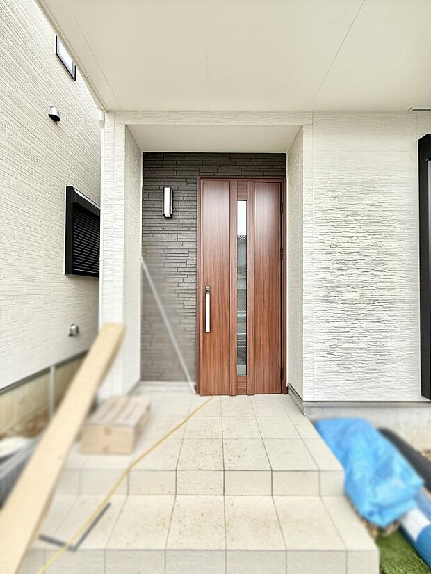 ■ シンプルで美しく、住まいの第一印象を彩る玄関です