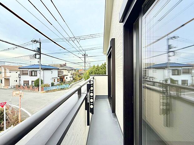 ■ 心地よい風と光を感じる、くつろぎのバルコニー