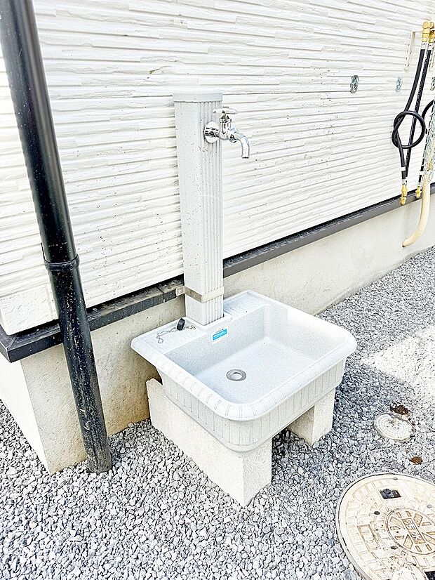 ■ガーデニングや洗車などの際に大活躍な屋外立水栓