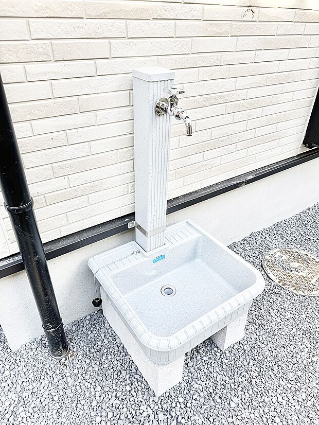 ■ガーデニングや洗車などの際に大活躍な屋外立水栓  