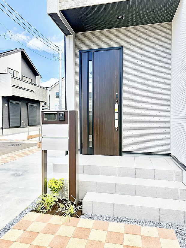 ■ 心地よい暮らしへとつながる、温かい玄関