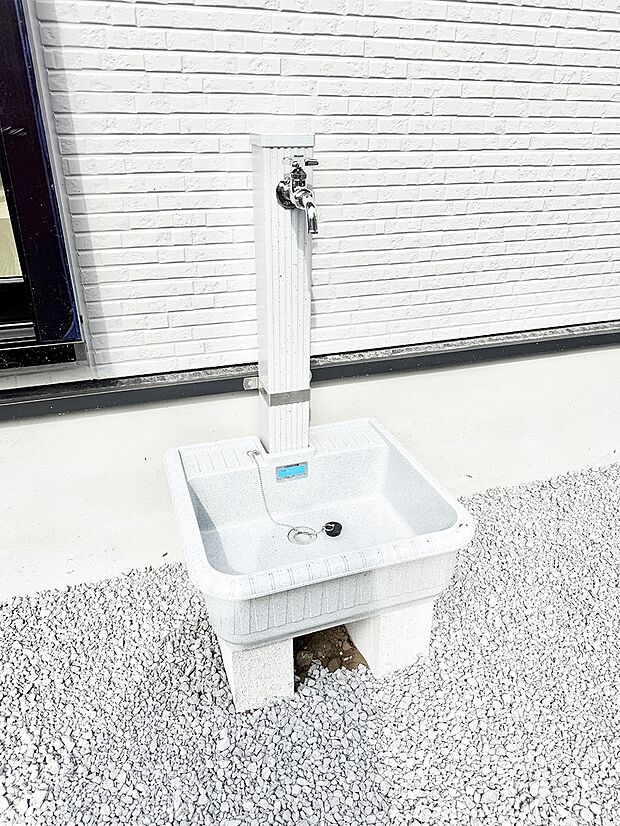 ■ガーデニングや洗車などの際に大活躍な屋外立水栓  