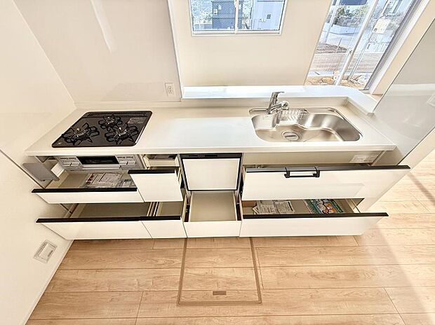 ■シンプルで機能的、毎日使いやすいキッチン