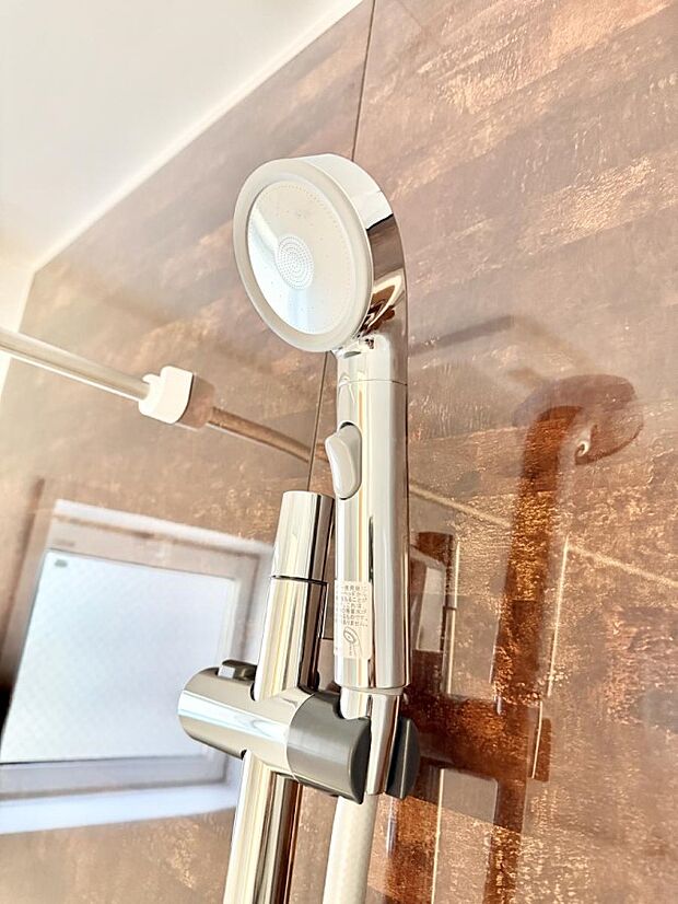 ■手元で簡単に止水できるため、水の無駄遣いを減らすことができます。