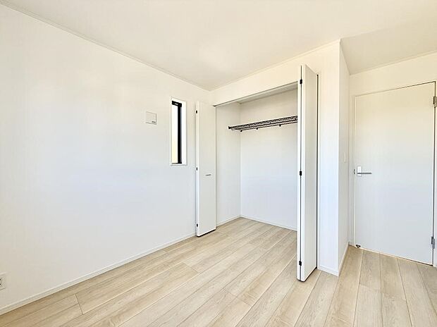 ■シンプルな空間で、収納付きベッドやデスクなど、多機能な家具を活用しやすいです