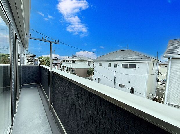 ■ 自然を身近に感じる、開放的なバルコニー