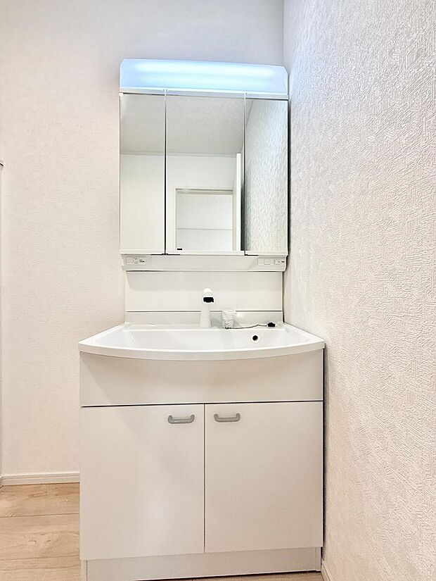 ■明るい洗面所は毎朝の歯磨きも楽しくできちゃいそうです♪