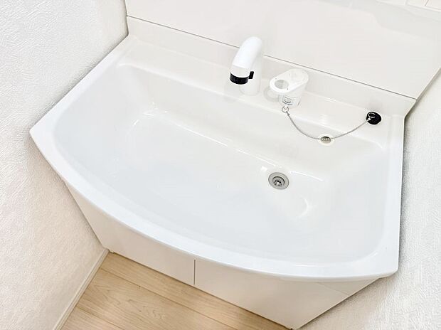 ■細かい部分まで洗いやすく便利なハンドシャワー付き