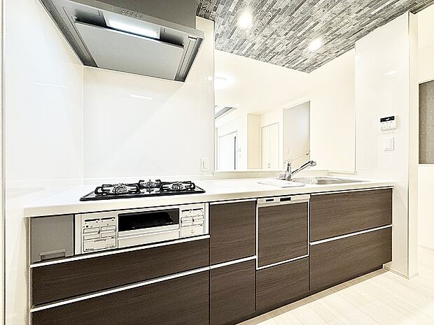 ■シンプルで機能的、毎日使いやすいキッチン