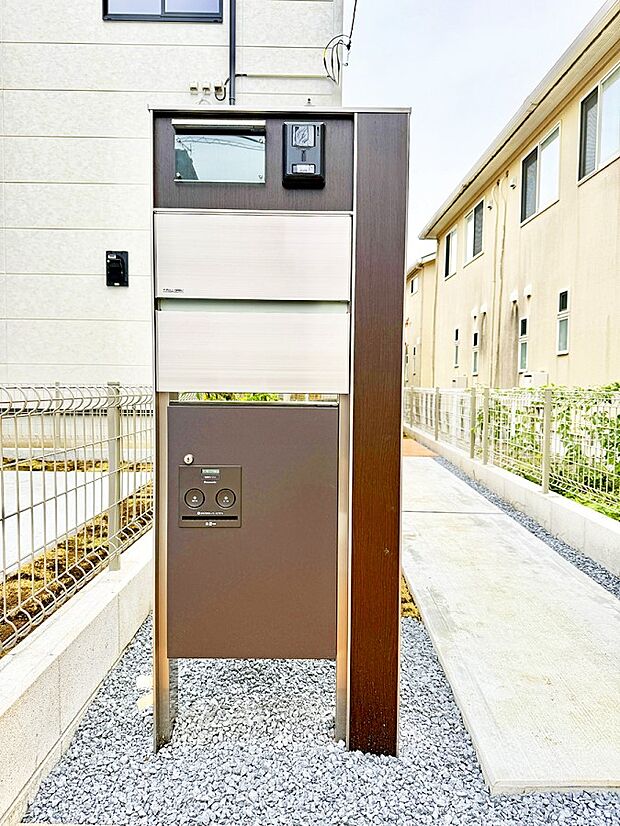■不在時でも荷物が受け取れる便利な宅配ボックス