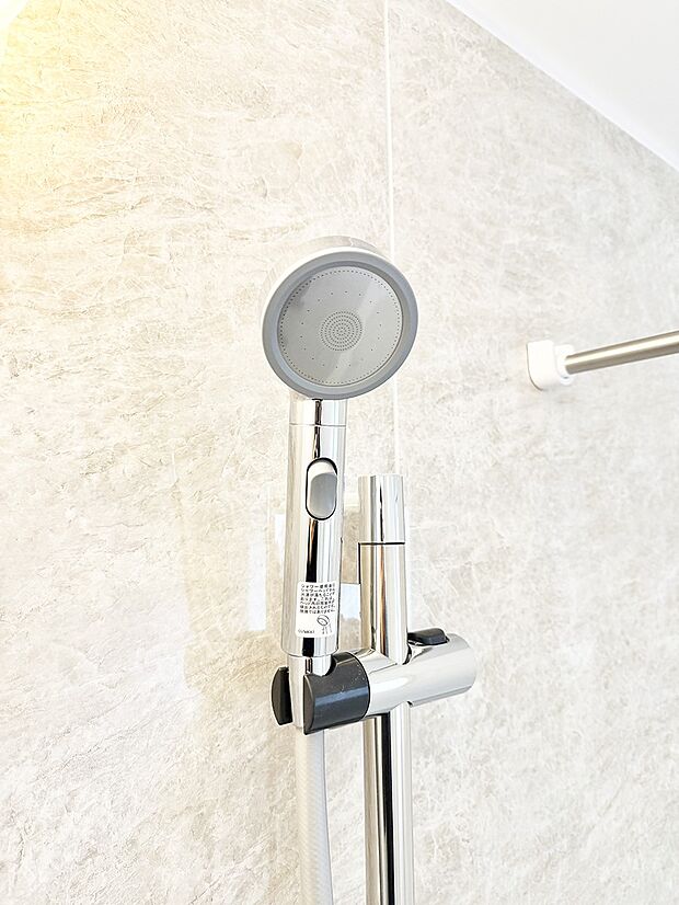 ■手元で簡単に止水できるため、水の無駄遣いを減らすことができます。