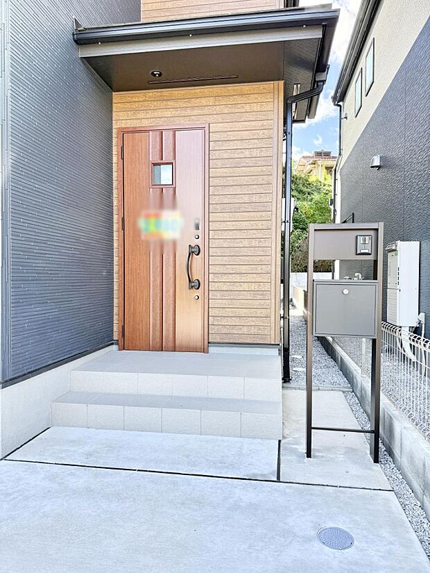 ■ 心地よい暮らしへとつながる、温かい玄関