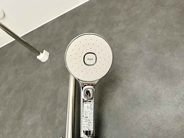 ■手元で簡単に止水できるため、水の無駄遣いを減らすことができます。