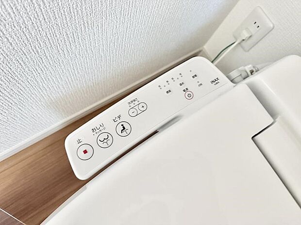 ■温水洗浄で快適、清潔感が保たれるシャワートイレ