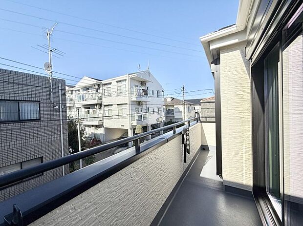 ■ 季節の移ろいを感じられる開放的な空間です