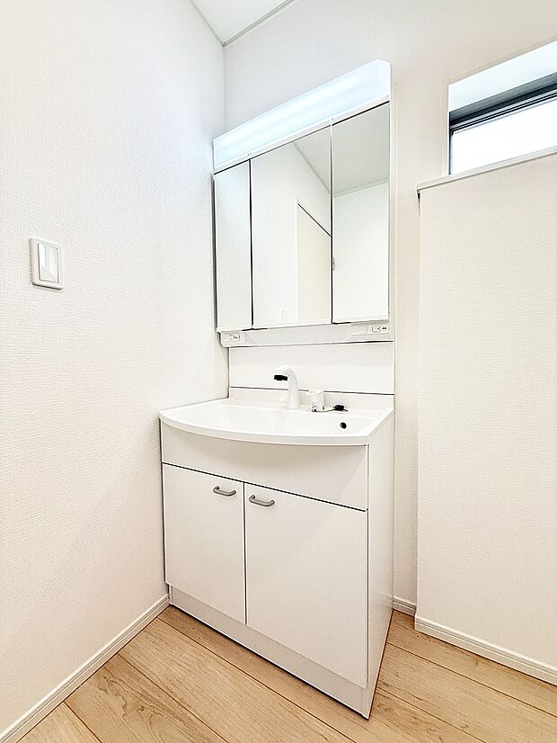 ■明るい洗面所は毎朝の歯磨きも楽しくできちゃいそうです♪