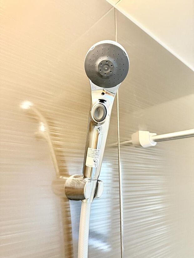 ■手元で簡単に止水できるため、水の無駄遣いを減らすことができます。
