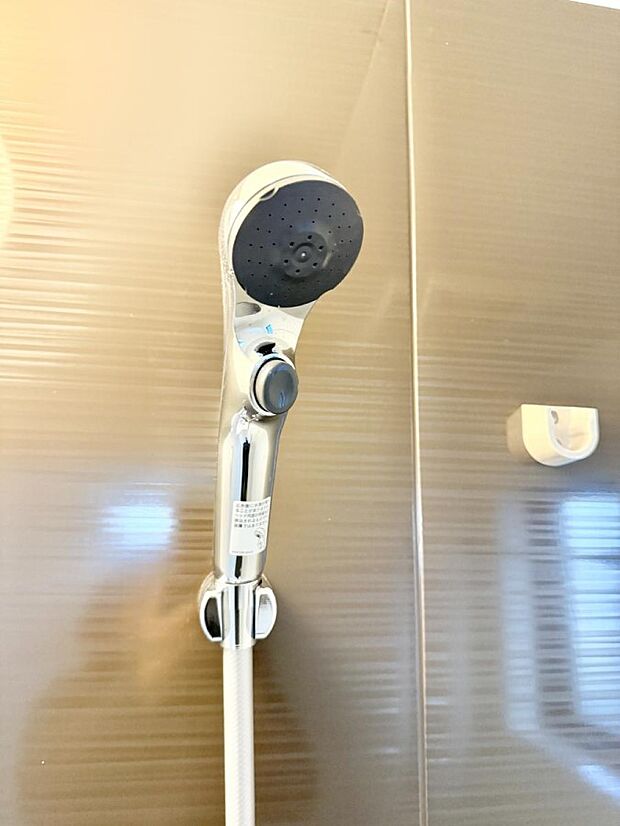 ■手元で簡単に止水できるため、水の無駄遣いを減らすことができます。