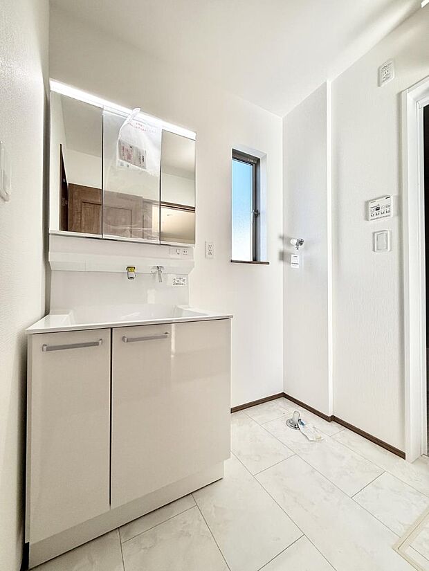 ■明るい洗面所は毎朝の歯磨きも楽しくできちゃいそうです♪