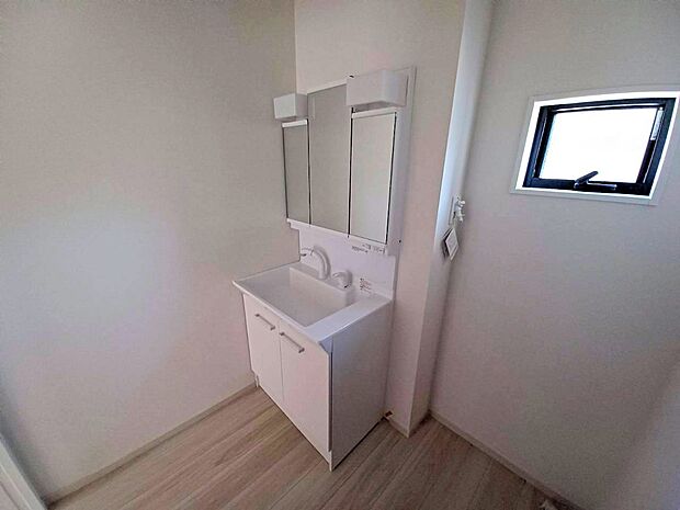 ■明るい洗面所は毎朝の歯磨きも楽しくできちゃいそうです♪