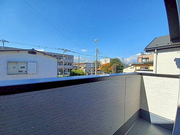 ■ 心地よい風と光を感じる、くつろぎのバルコニー